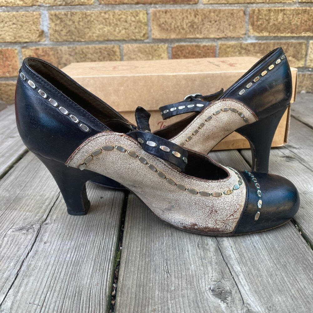 Vintage 90s Toni Pons Tan High Heels Size 36